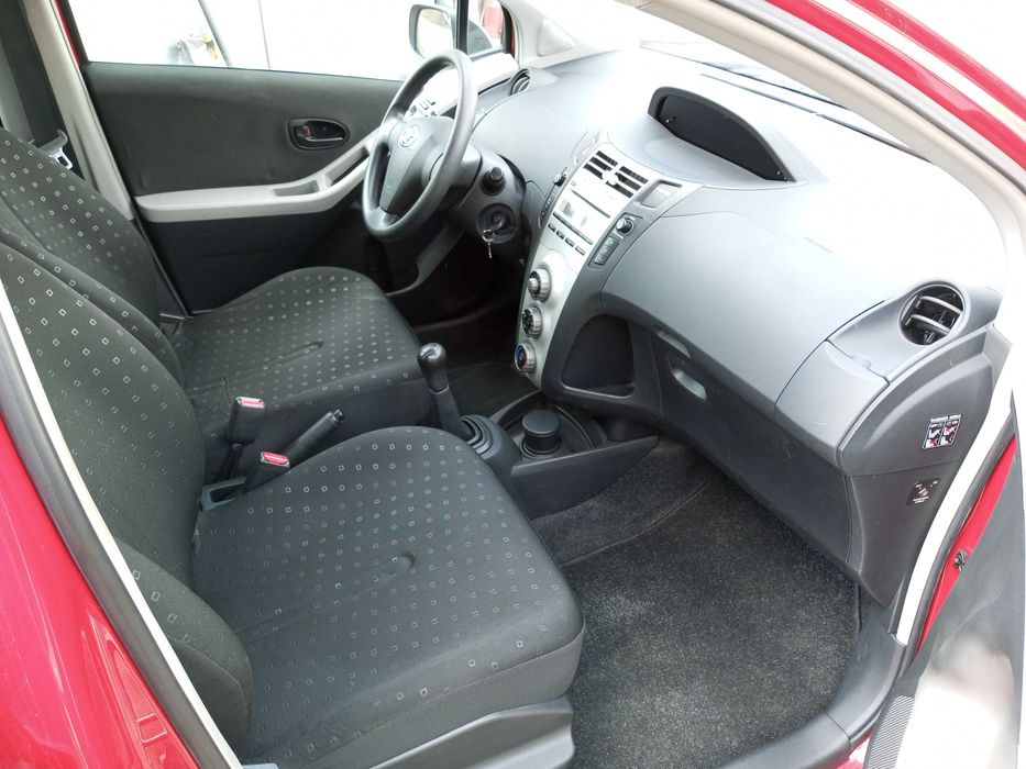 Toyota Yaris 1.3 Benzyna 97000 km przebiegu 2 x koła Kamera