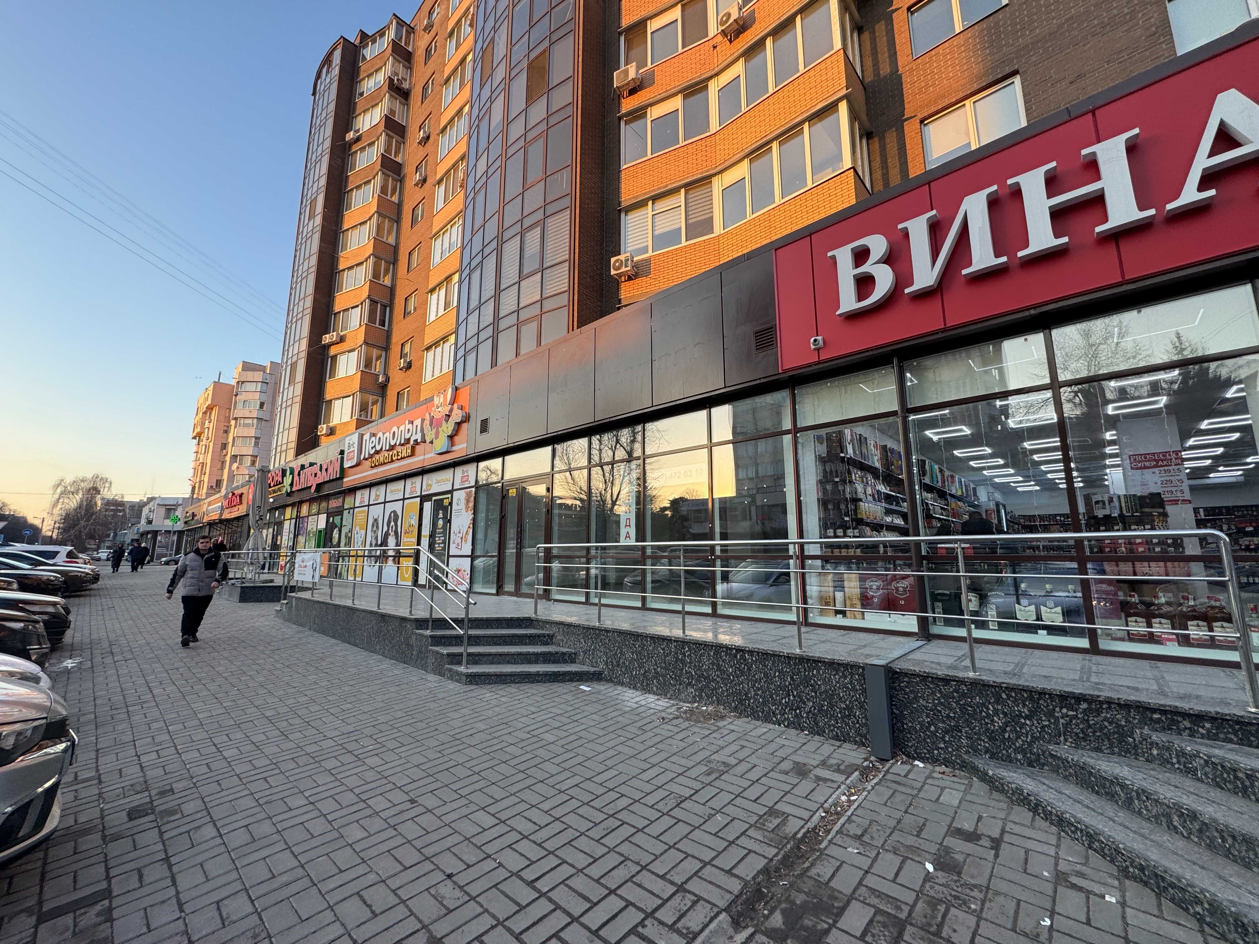 Фасадне приміщення в центрі міста, по вул. Гоголя