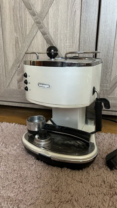 Кавова машина Delonghi