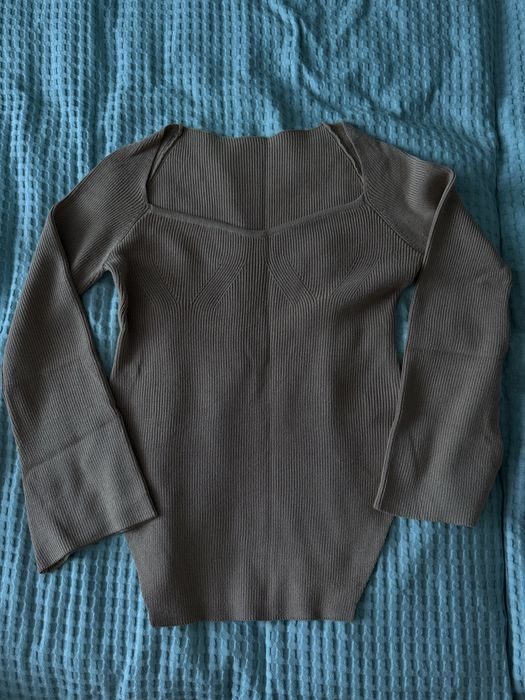 кофта з вирізом)