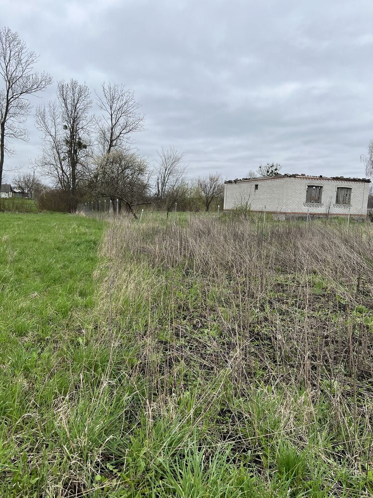 Продається домогосподарство в с. Сальник Хмільникського р-ну 0,31 га.