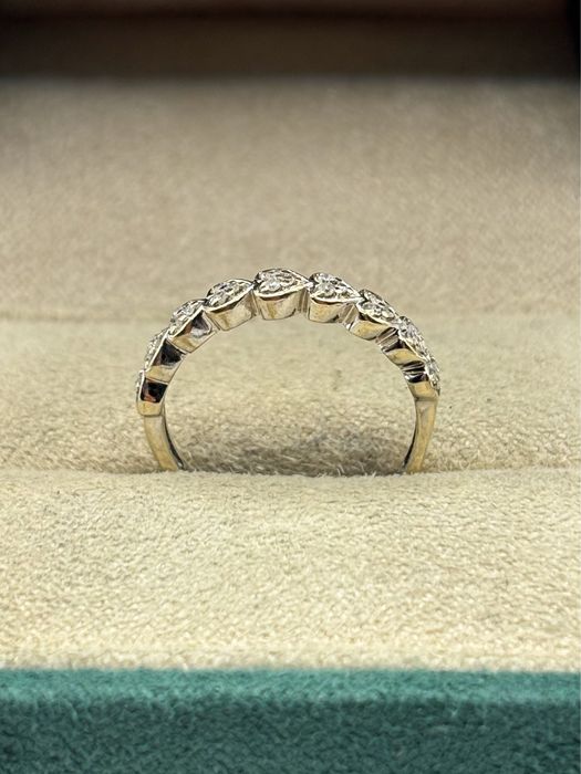 Złoty pierścionek z diamentami