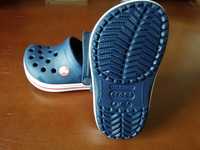 Crocs шльопанці взуття