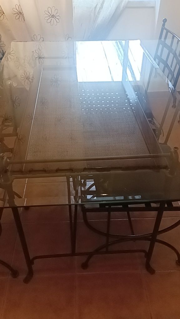 Conjunto Mesa e Cadeiras completo