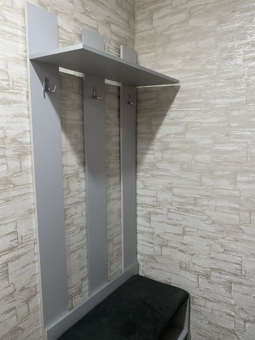 Вішалка коридорна