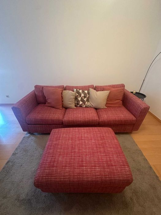 Sofá 3 lugares com puff, vermelho