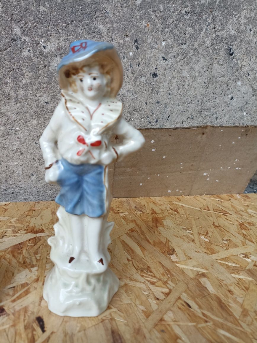 Zestaw 2 starych vintage PRL porcelanowych figurek ,gesiarz, i ,dama,