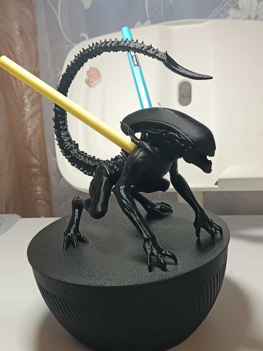 Статуетка-холдер для ручок AlienPen/ олівців.