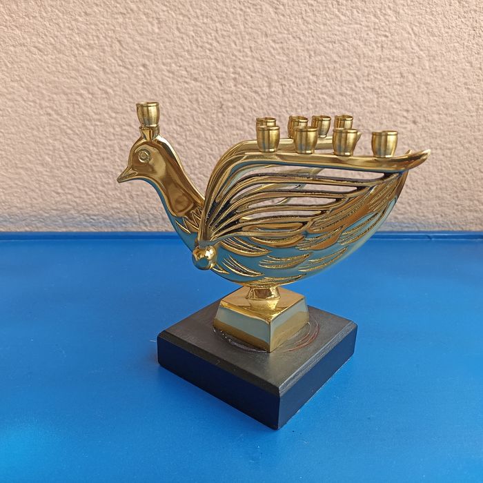 Candelabro Chanukia 9 velas em forma de pomba dourada