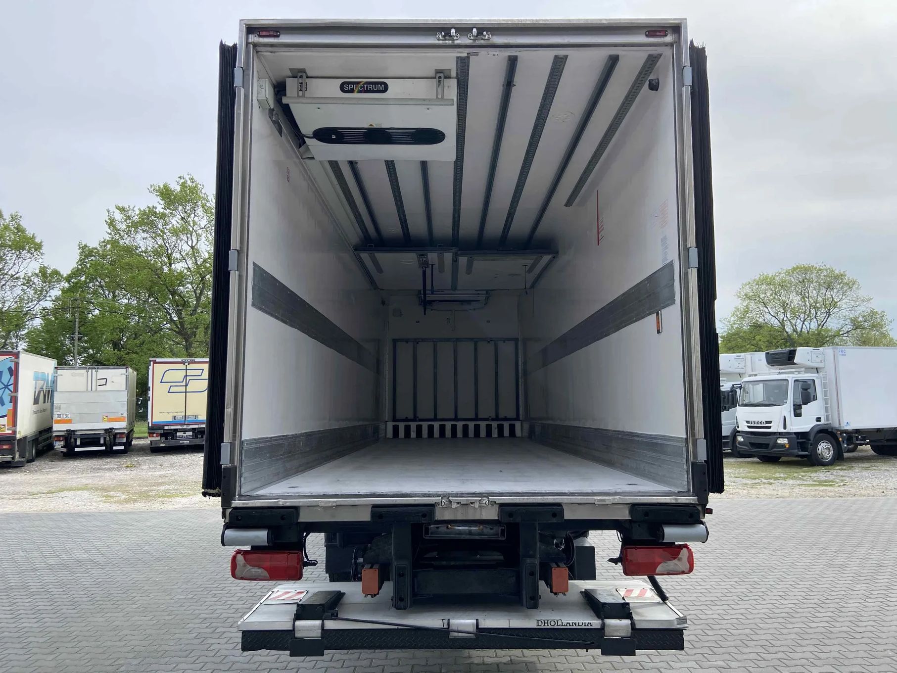 Scania G 320 CHŁODNIA THERMO KING LAMBERET SYPIALKA
