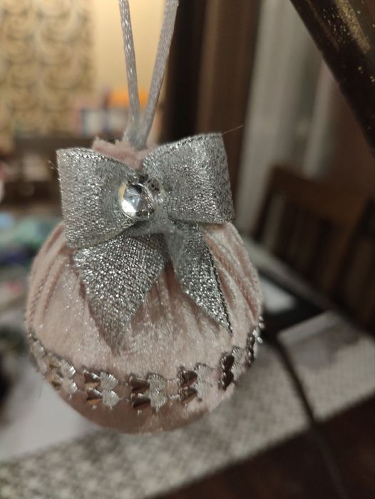 Новорічні іграшки