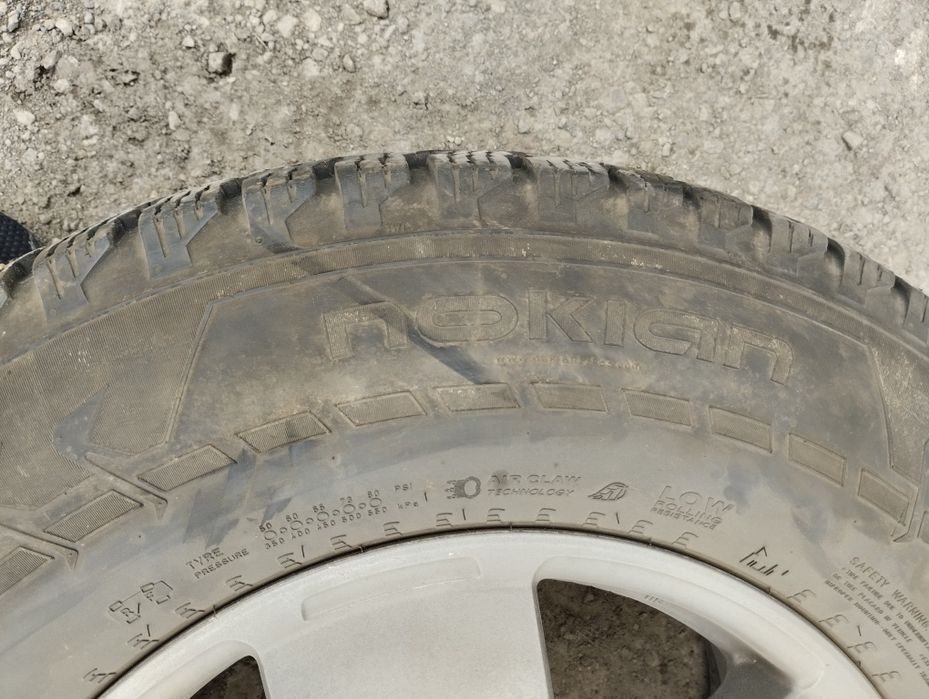 Продам диски з резиною нокіан хакареліта