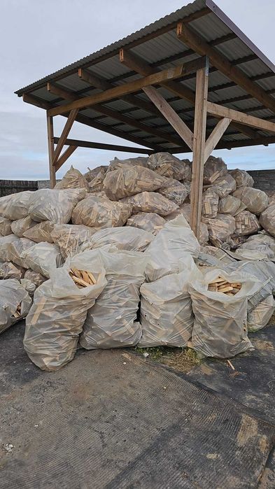 Drewno opałowe (dąb, buk, jesion)