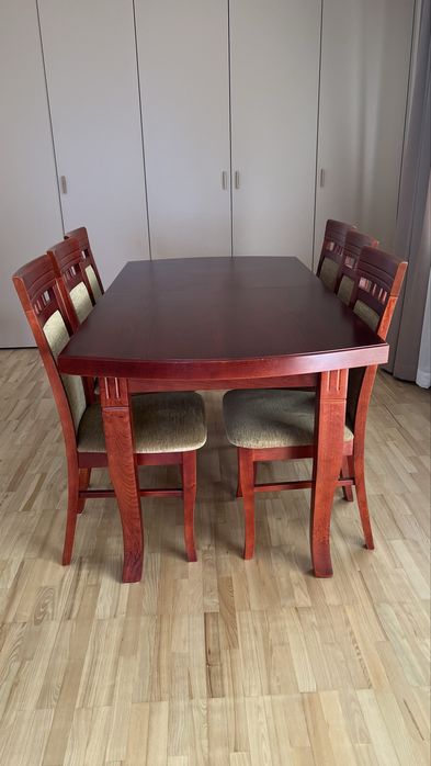 Stół rozkladany i 6 krzesel+ stolik kawowy