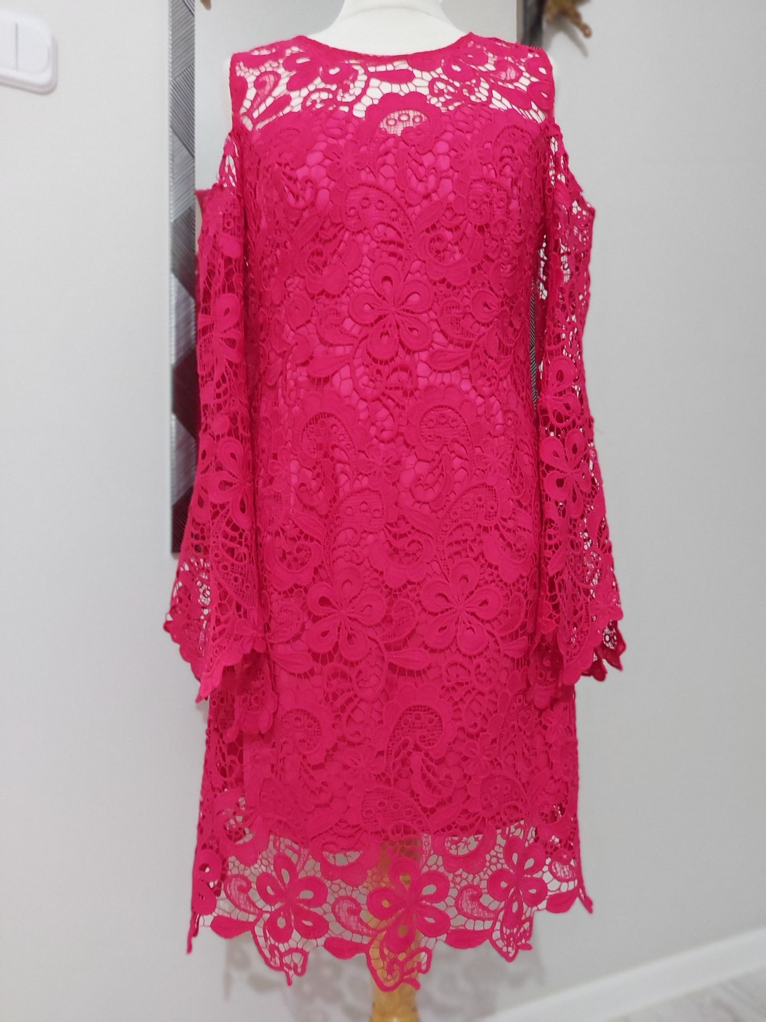 Elegancka śliczna sukienka gipiura r.38
