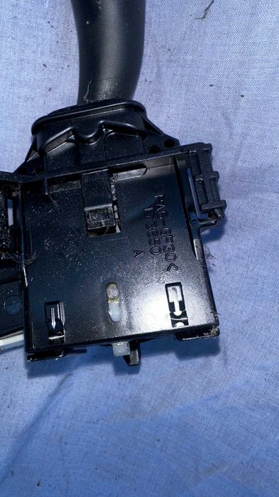 Przełącznik zespolony manetka kierunkowskazów Toyota Avensis T25 2005r