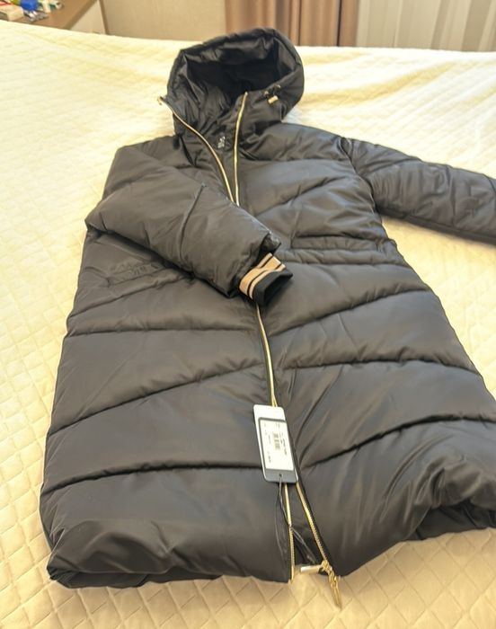 Пуховик жіночий Armani exchange 4400 грн