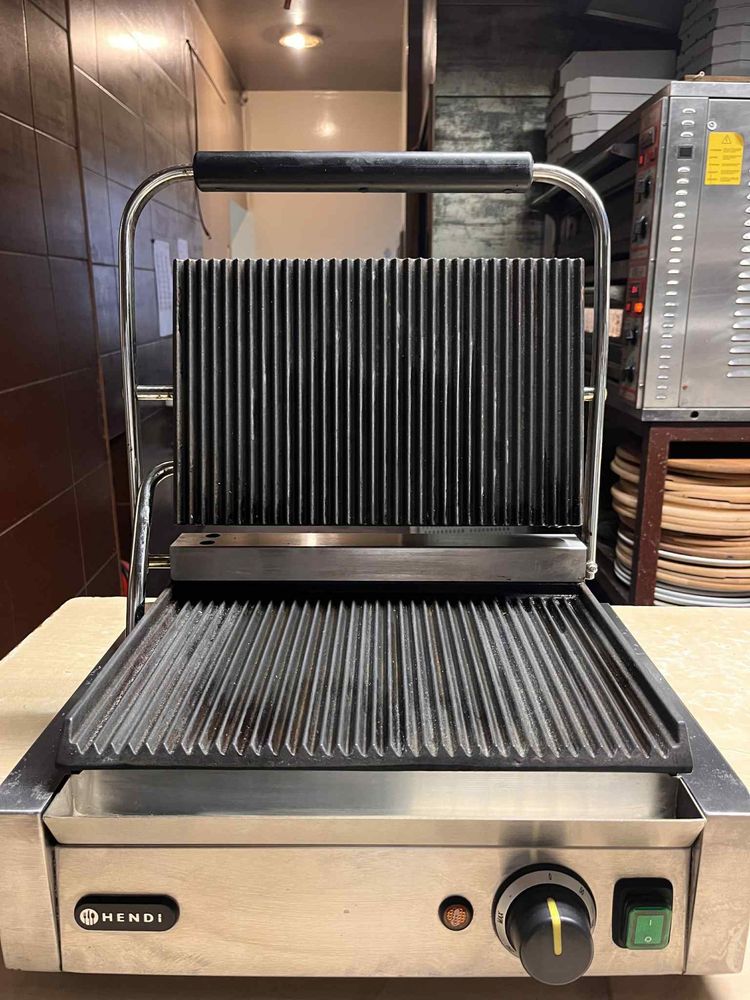 Grill kontaktowy Panini Hendi ryflowany