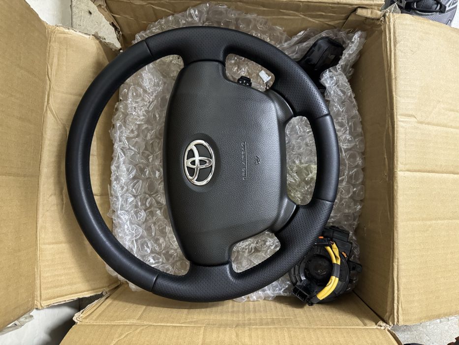 Руль в зборі на Toyota Lend Cruiser 200