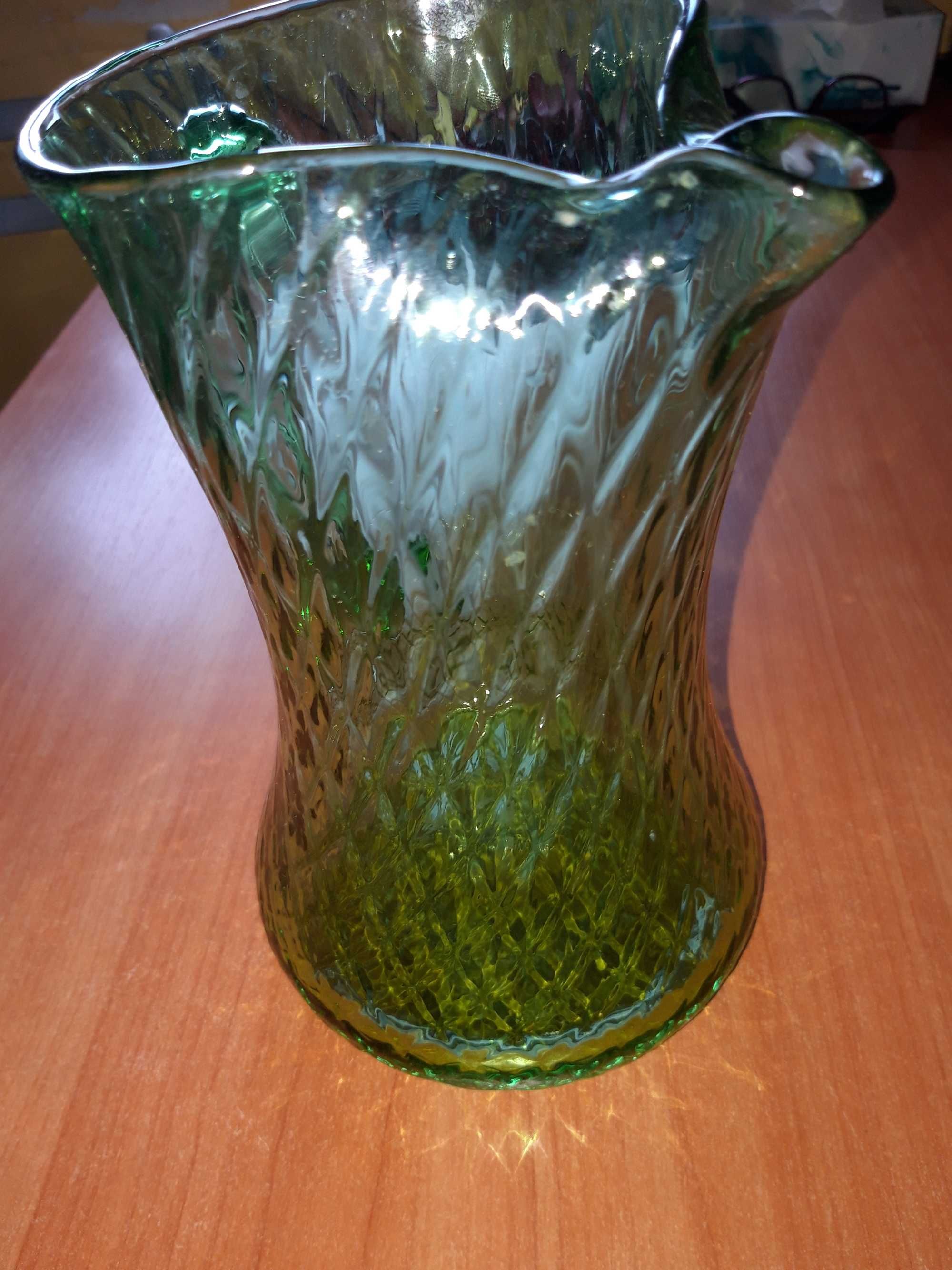 szklany dzbanek zielone szkło