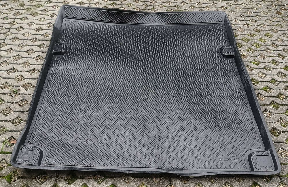 Mata do bagażnika marki Rezaw-Plast
