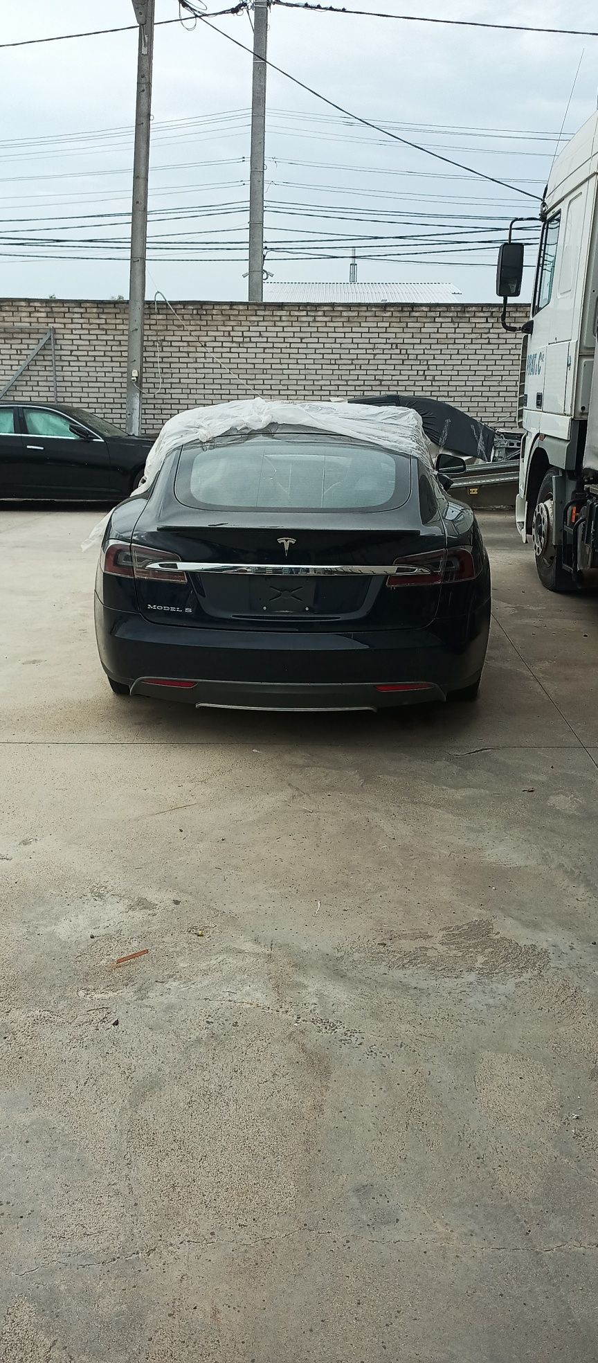 Продам семимісну tesla model s 60kw 7 місць