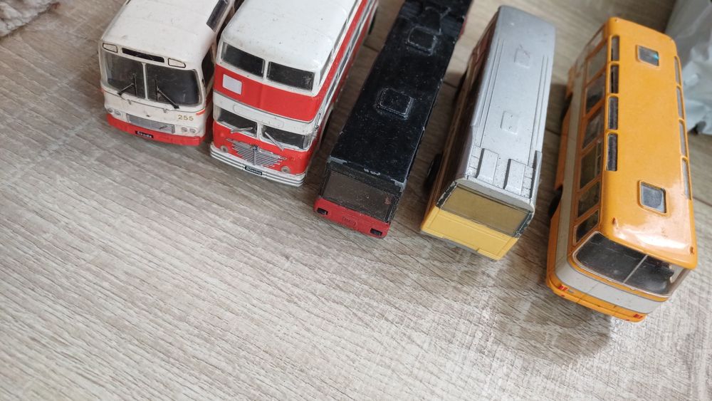 Autobus trolejbus ikarus zabawka 4 sztuki kolekcja