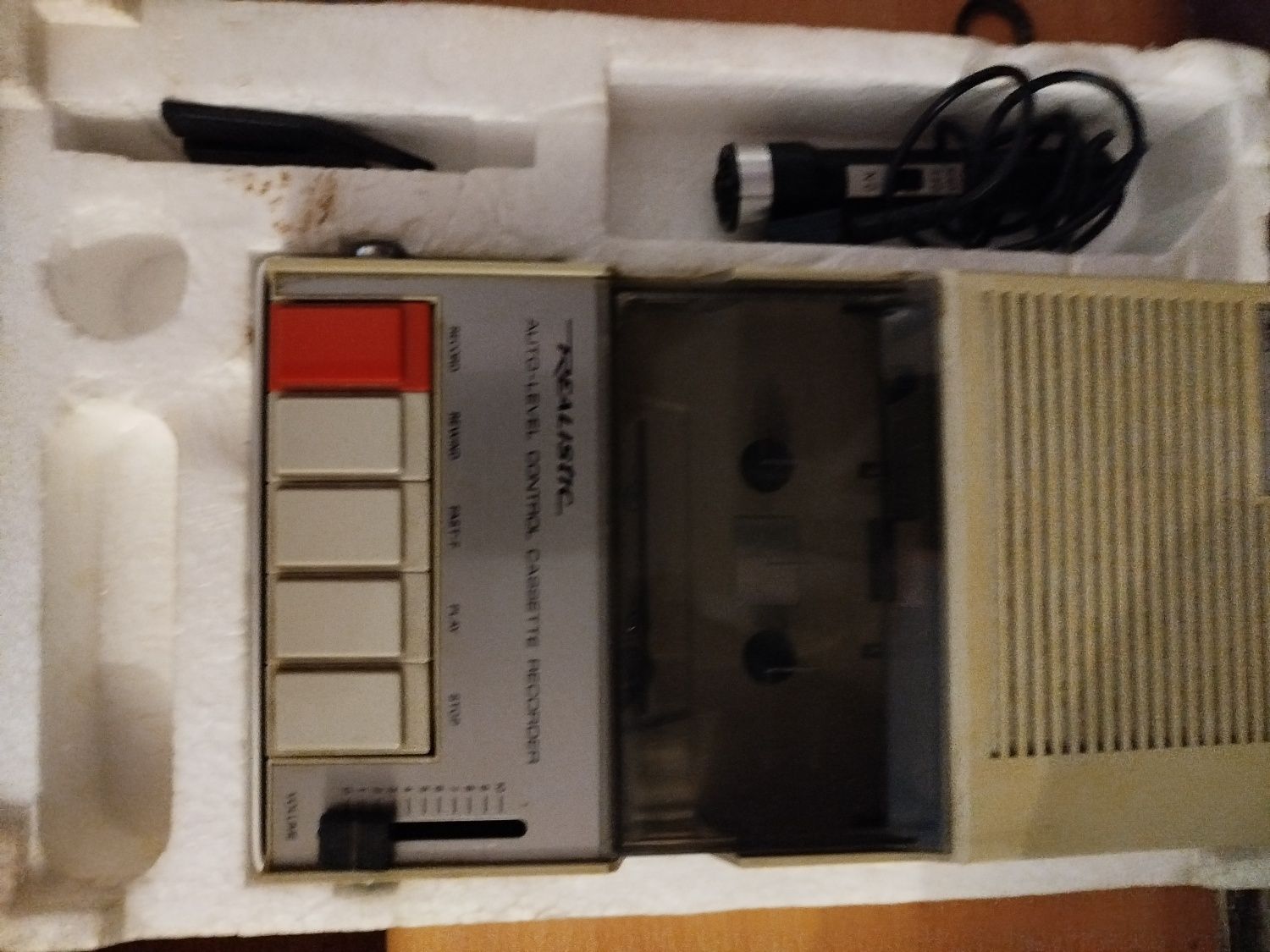 Witam posiadam stary radiomagnetofon firmy realistic model CTR 26