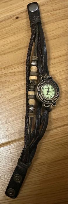 Жіночий наручний годинник браслет