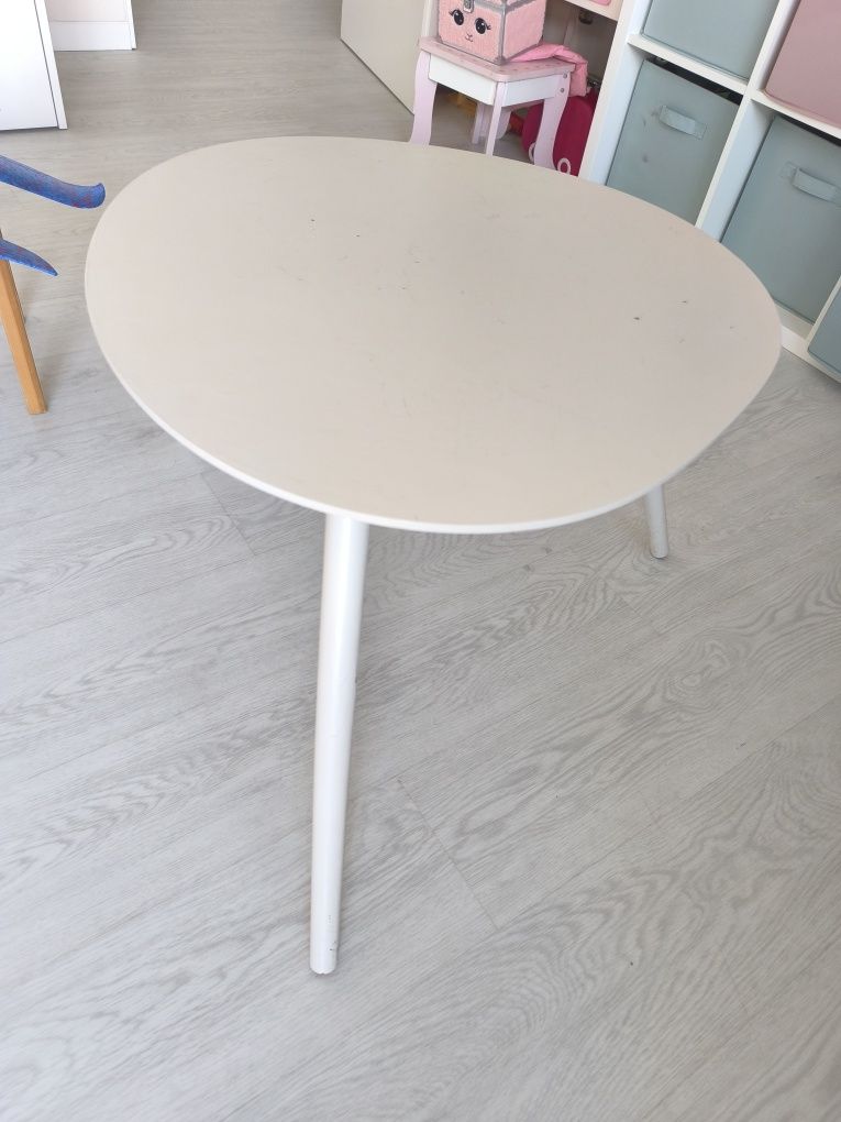 Mesa como.nova com pernas desmontáveis