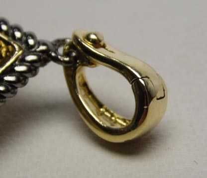 Srebrny dwukolorowy wisior ciekawy wzór