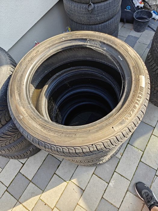 Продам резину р17 Michelin 215/55