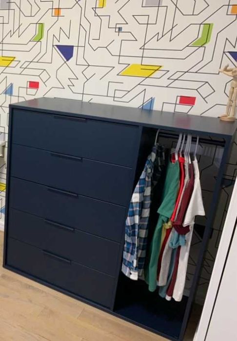 Komoda IKEA Nordmela z drążkiem na ubrania, granatowa