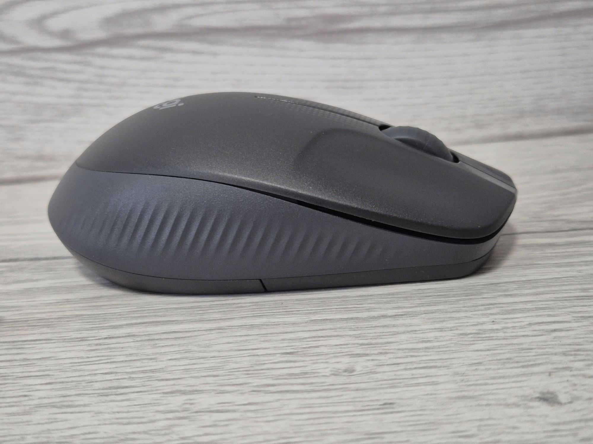 якісна бездротова мишка Logitech M190 Wireless в ідеалі