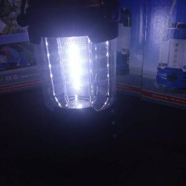 Lâmpada de acampamento com 12 LED e bússola
