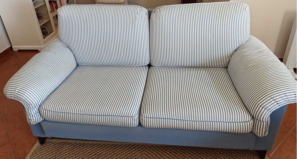 2 Sofás Confortáveis com Capas Laváveis (Azul e Riscas Brancas)