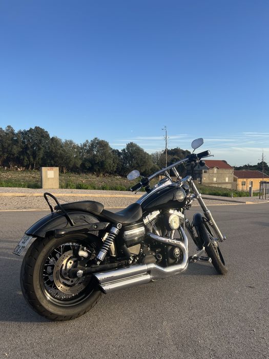 Harley-Davidson Dyna Wide Glide – Vivid Black – Excelente Estado