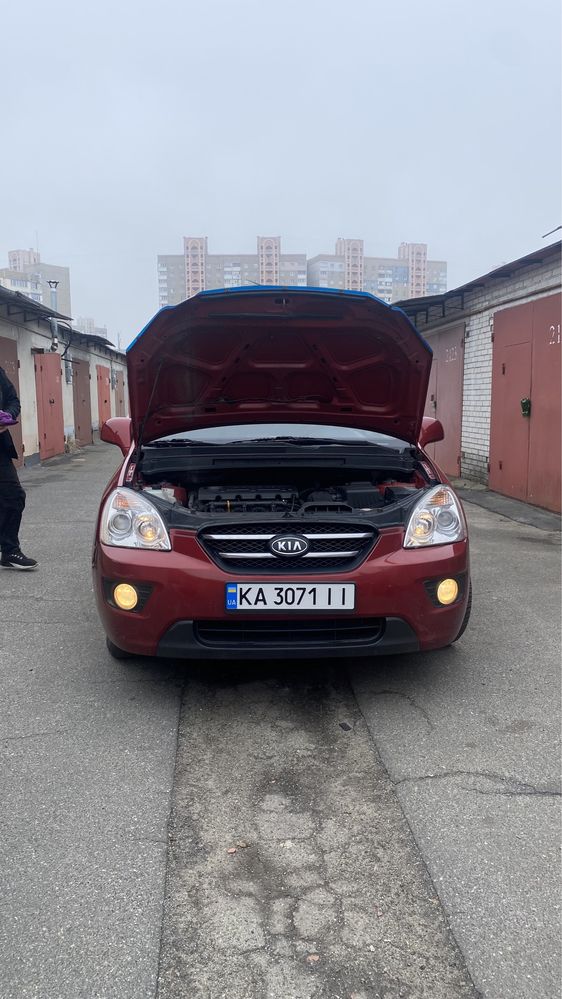 Продам Kia Carens 2008 2.0 бензин