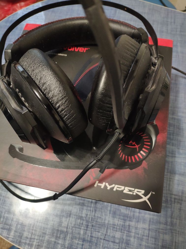 Продам геймерские наушники HyperX CLOUD Revolver