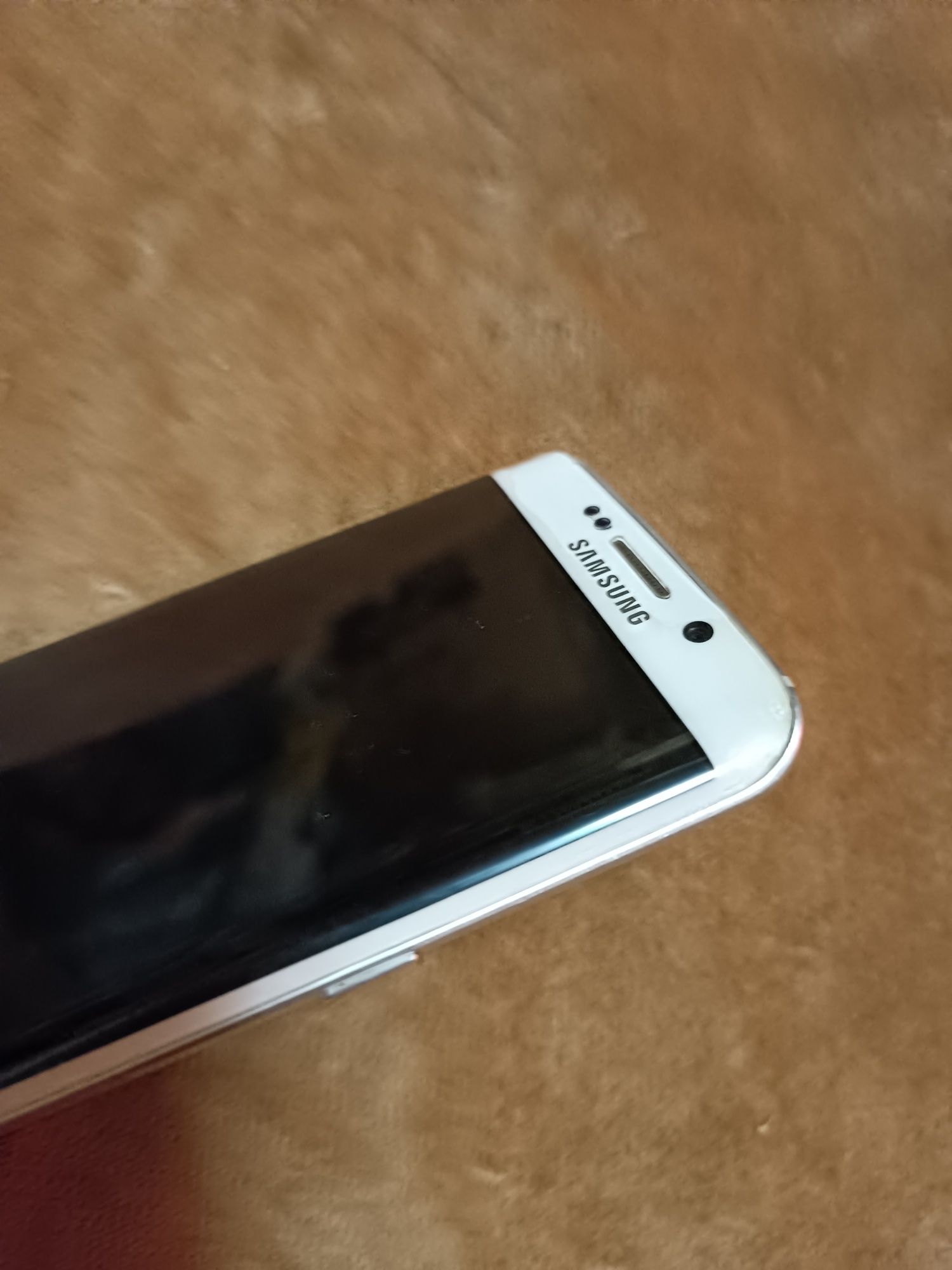 Телефон Samsung S6 Edge.