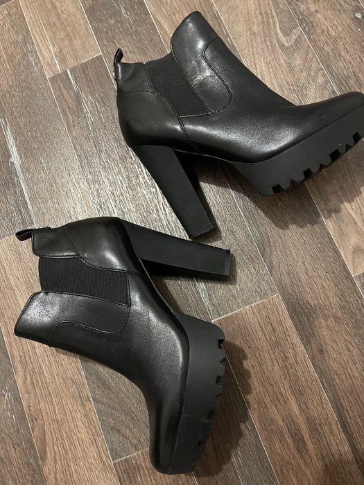 Женские ботинки.