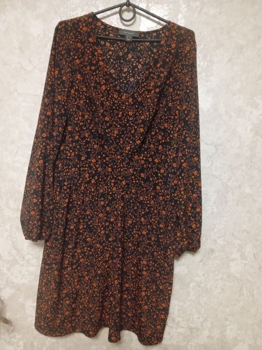 Сукня чорна в квіточку