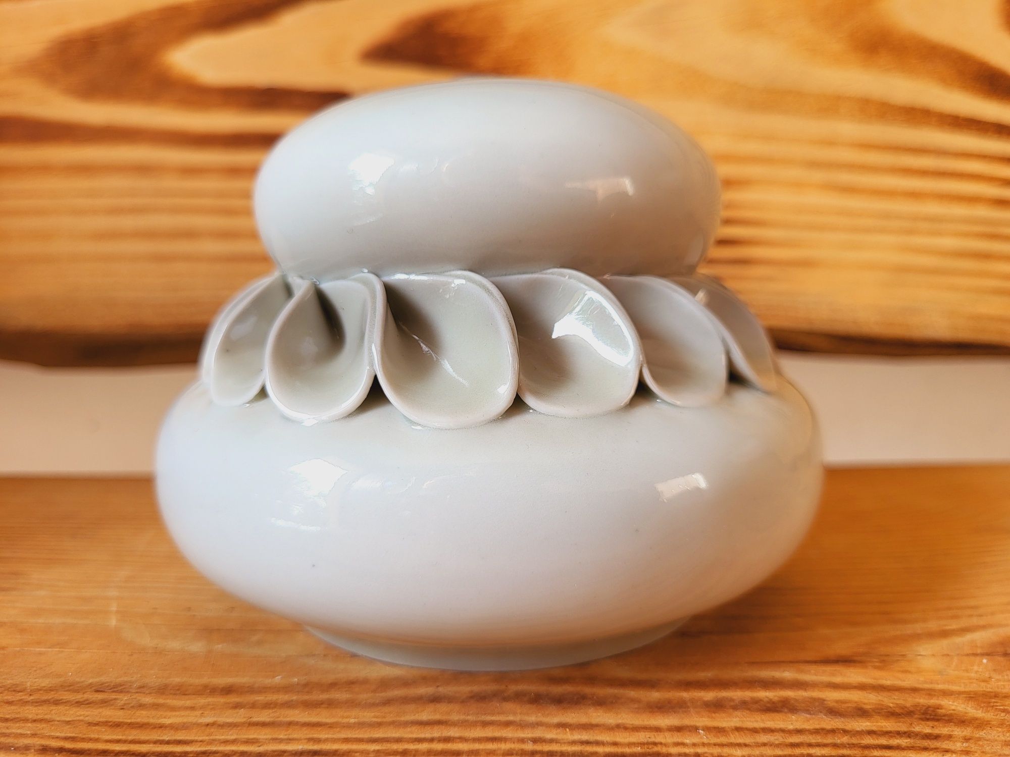 Porcelanowy wazon Royal Dux sygnowany