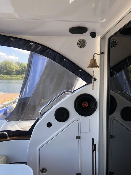 Продам яхту Adamant 330 HT