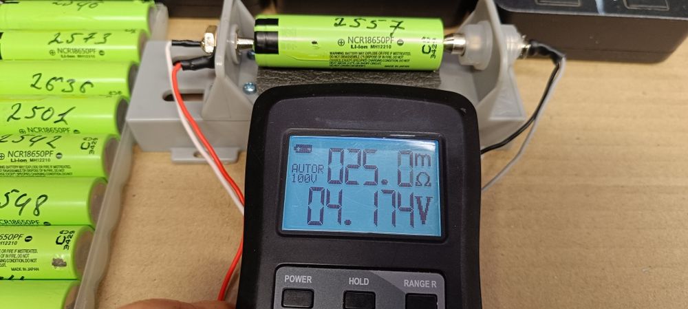 Акумулятор Panasonic NCR 18650PF 2500 mAh, 3,7В, 10А
