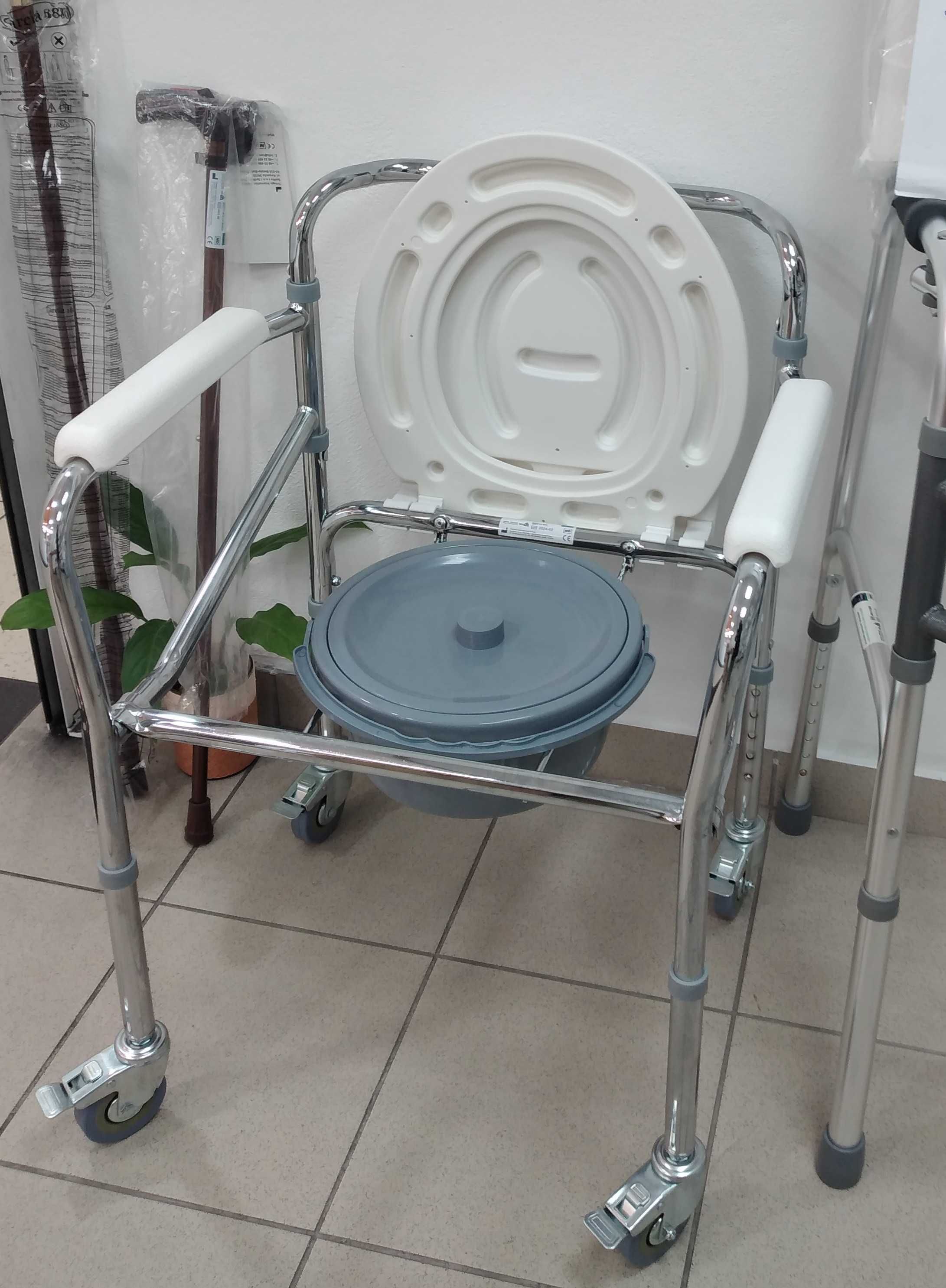 CADEIRA SANITÁRIA/ BANHO C/RODAS