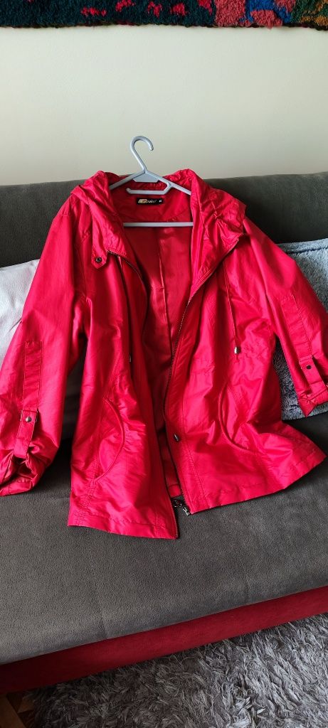 Kurtka damska przeciwdeszczowa lekka size 48
