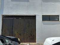 Garagem/Arrecadação  com 2 Arrumos Anexos
