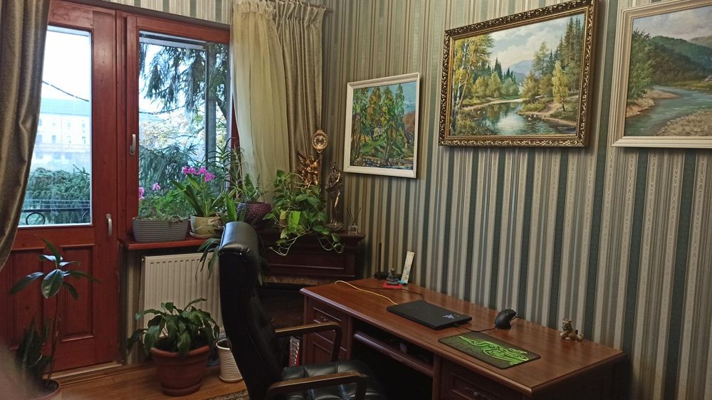 Продаж 6-ти кімнатної квартири у місті Ужгород.