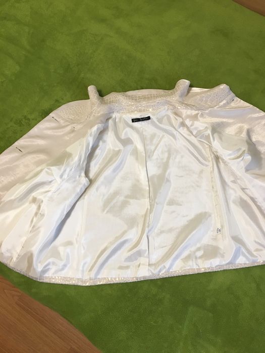 Красивый пиджак. Рисунок ткани-эмитац. кожи.